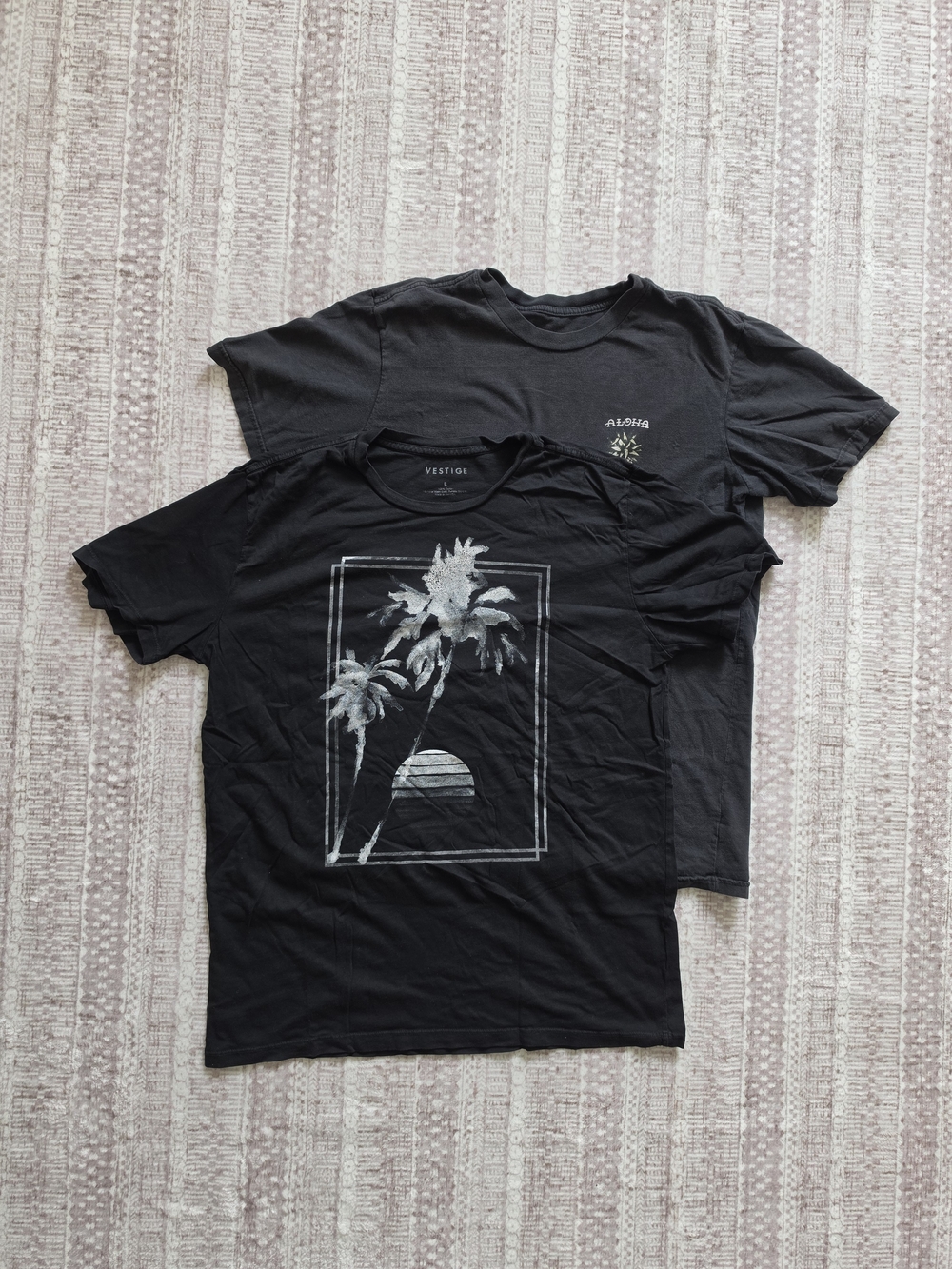 Bundle of 2 Men's Graphic Tees - Vestige & RVCA - Size Large